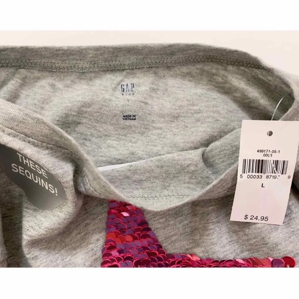 GAP Girls Flippy Sequin Graphic T-Shirt in Gray